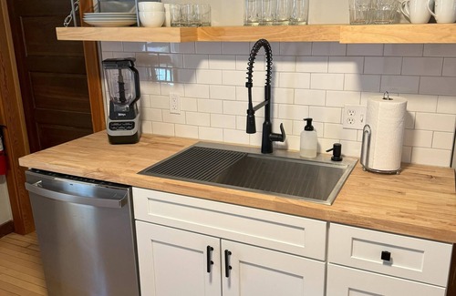 Bozeman House | Just 3 blocks from Main Street of Downtown Bozeman with large private yard!