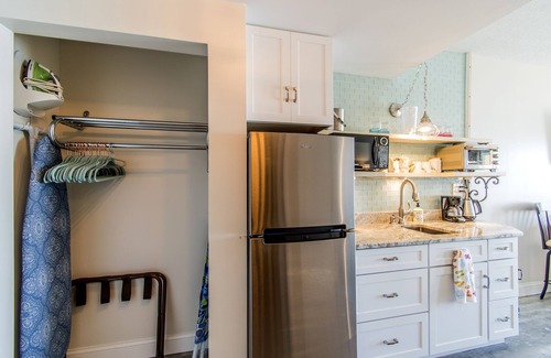 Hampton Apartment | Just a few steps to the beach.