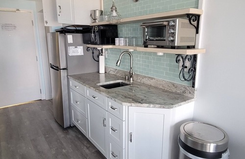 Hampton Apartment | Just a few steps to the beach.