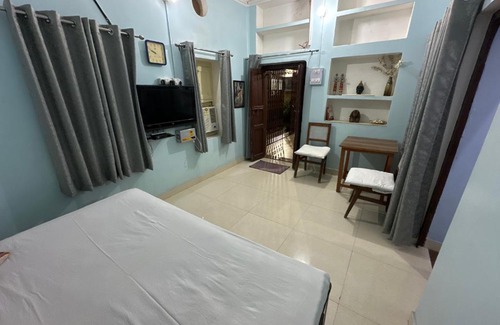 Mahmoorganj House | Just Be Happy Homestay