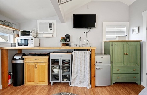 York Beach House | Just Beachy + Shore Delight – 2 Cozy Studios