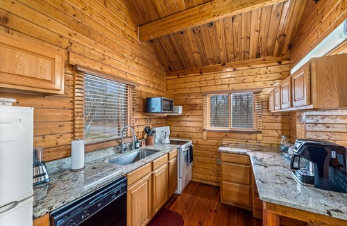 Mentone Cabin | Just Bluffin’ at Mentone-Hot tub for two w/brow views!