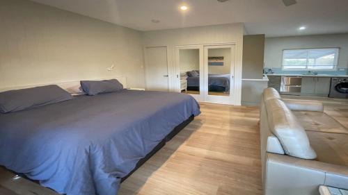 Lake Wangary House | Just For 2 - A Fantastic Apartment - Perfect Coffin Bay Base For One or Two Guests