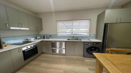Lake Wangary House | Just For 2 - A Fantastic Apartment - Perfect Coffin Bay Base For One or Two Guests