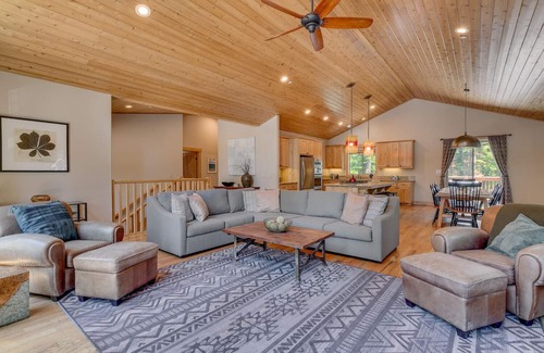 Tahoe Pines House | Just Grand: A Tahoe Pines Retreat with Luxury, Comfort, and Adventure at Your Do