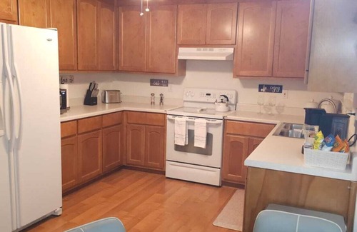 Madison House | Just Like Home 3-bedroom house in wonderful Madison/Pet-Friendly