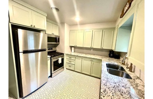 Bentonville - Fayetteville House | Just like HOME! Comfy KING bed, REMODELED! CLEAN!