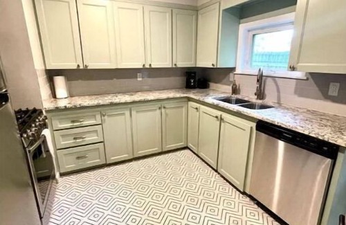 Bentonville - Fayetteville House | Just like HOME! Comfy KING bed, REMODELED! CLEAN!
