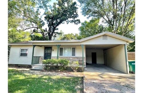 Bentonville - Fayetteville House | Just like HOME! Comfy KING bed, REMODELED! CLEAN!