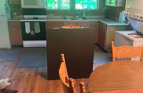 Horner Cabin | Just minutes from Stonewall Jackson Lake Resort. Boat ramp 1/4 mile away