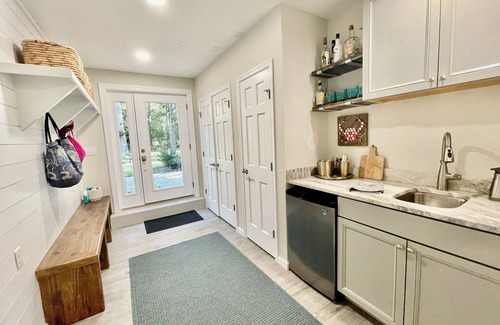 The Glade House | Just minutes to the beach with a hot tub and fire pit!