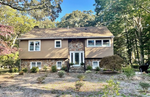The Glade House | Just minutes to the beach with a hot tub and fire pit!