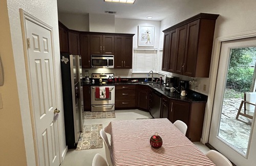 Woodlake Trails House | Just Outside of Austin.Quiet, Serene 3 bedroom+ with Pool & Pond