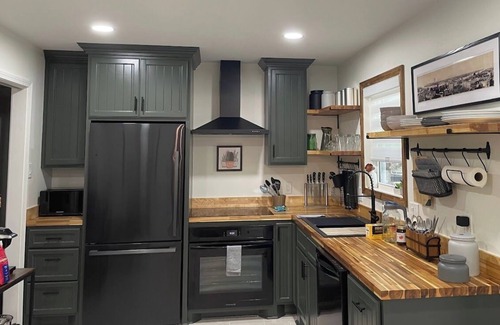 North Little Rock House | Just remodeled! 3-BR MCM Home on a Lakewood Lake -30 Day Min-close to everything