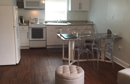 Lakeland Cottage | Just steps from Florida Southern College and Lake Morton