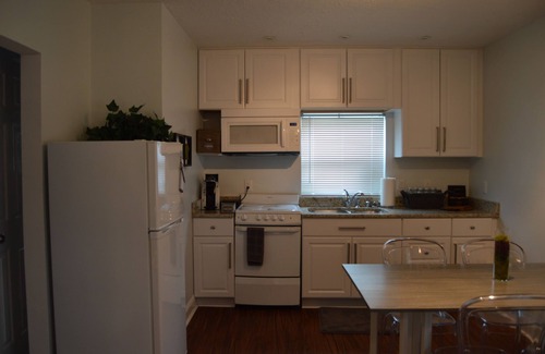 Lakeland Cottage | Just steps from Florida Southern College and Lake Morton