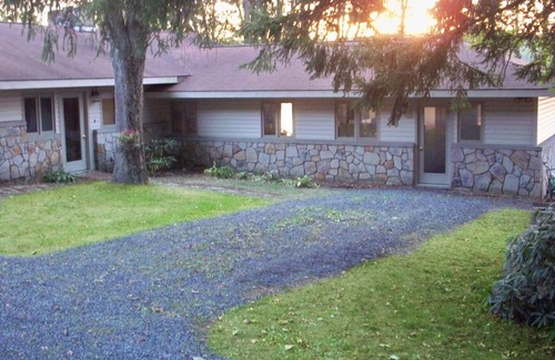 Swanton House | Just Steps to Private Dock, Hot Tub on Spacious Home/Land at Quiet End of Lake