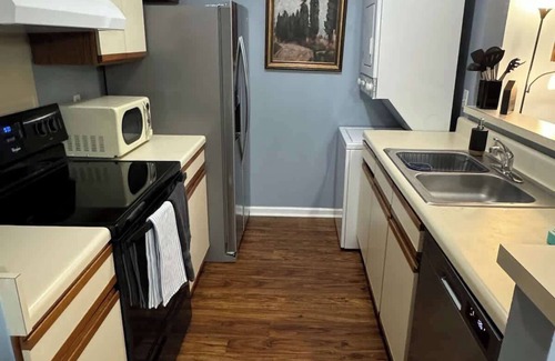 Auburn Condo | Just What You Need: Across from Vet School - Full Kitchen, Queen Bed, Pools