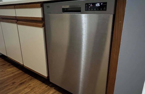 Auburn Condo | Just What You Need: Across from Vet School - Full Kitchen, Queen Bed, Pools