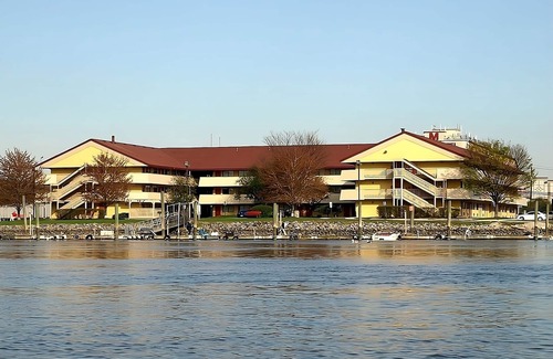 Secaucus House | Just What You Were Looking For! Great Amenities, Near Riverview Park, Cycling
