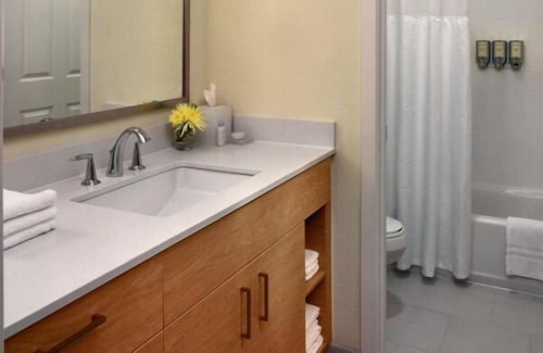 Andover Hotel | Just What You Were Looking For! 2 Modern Units, Pet-Friendly, Parking, Pool!