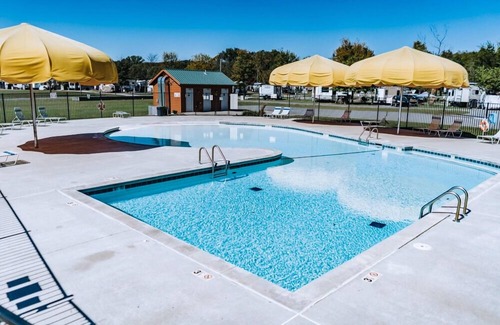 Gore Cabin | Just What You Were Looking For! Full Kitchen, Outdoor Pool, Free Parking