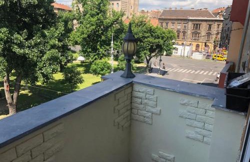 Jozsefvaros Apartment | Kálvária with balcony, FREE PARKING and AC