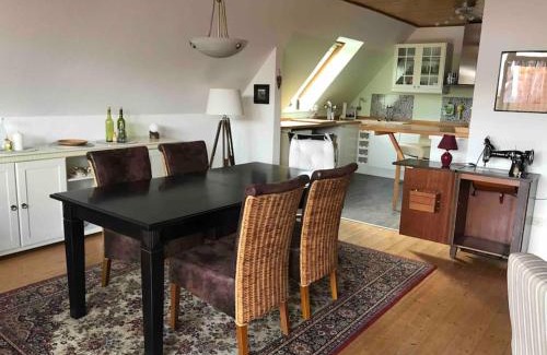 Beverstedt Apartment | Kösters Huus - Schöne Ferienwohnung mit Balkon