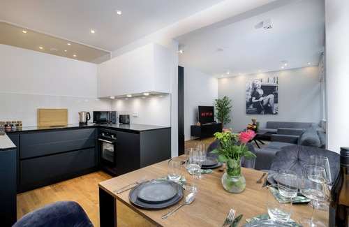 Mitte Apartment | K&M: High End Luxus Zentral Mit Arbeitsplatz