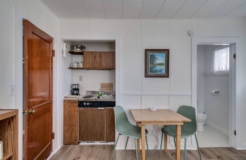 Clayton Apartment | K's Motel with Stunning St. Lawrence River Views - Room 1