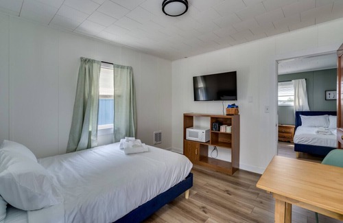 Clayton Apartment | K's Motel with Stunning St. Lawrence River Views - Room 1
