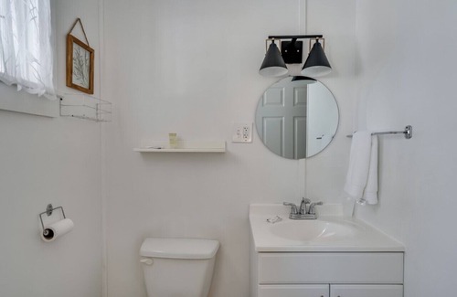 Clayton Apartment | K's Motel with Stunning St. Lawrence River Views - Room 2