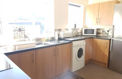 Southampton House | K Suites - Alder Road - FREE Parking