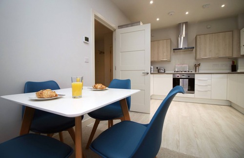 Bridgwater Apartment | K Suites - Modern 2 BR Apt with FREE Parking in Bridgwater