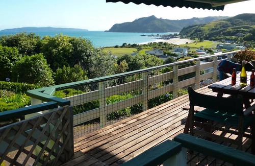 Rings Beach Cottage | K West - Kuaotunu Holiday Home