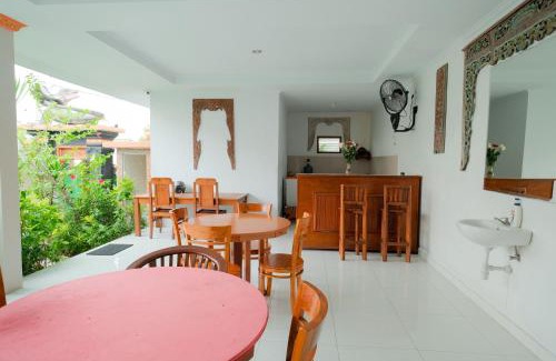 Padangsambian Klod House | Kadek Bagus Guesthouse Denpasar Mitra RedDoorz