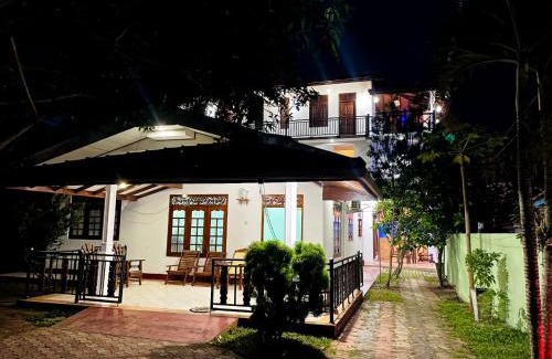 Thalaramba Bed & Breakfast | Kadolana Villa