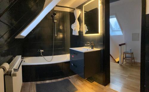 Soltau Apartment | Kaffee, Klima, Klappsessel - Zentrale FeWo für 5 Gäste, Nähe Bahnhof