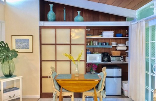 Kailua Apartment | Kailua Beachside Studio - Monet Room