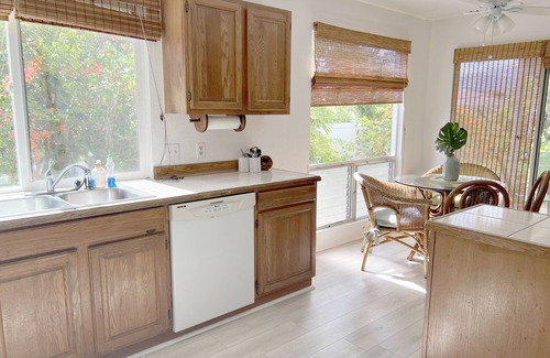 Kailua Apartment | Kailua Private Place in Paradise. Sleeps 2 to 4! Full Kitchen, AC, lanai w/BBQ