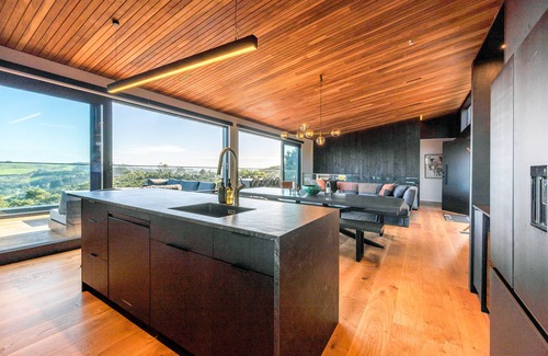 Waiheke Island House | Kaitiaki Lodge - Pool & hot tub