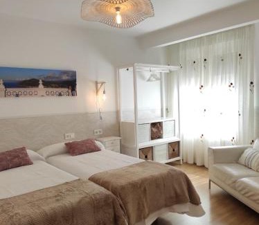 Zarautz Apartment | Kaixo Salegi Piso centro 2h-Salon-2wc-Parking-ESS02940