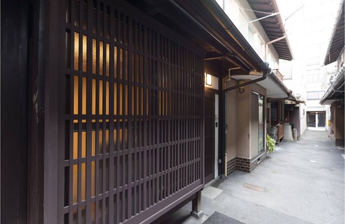 Karasuma House | 'Kakishibu-an' Machiya Holiday House