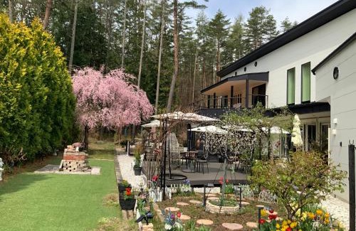 Fujikawaguchiko Bed & Breakfast | Kakureyado Fujikawaguchiko