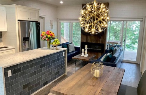 Lansdowne House | Kalea - Overlooking the river with your own Hottubn