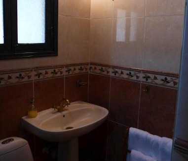 Germasogeia Apartment | Kalimera A Lovely 1-bedroom rental with ensuite and Kitchen