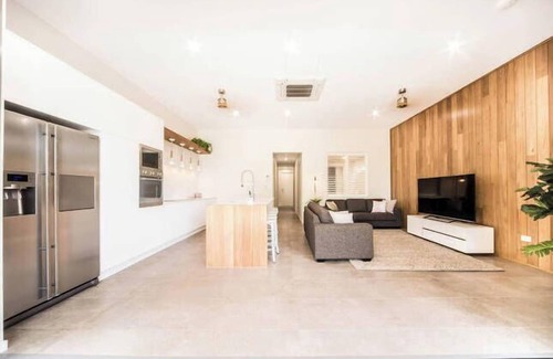 Hideaway Bay House | Kallias Hydeaway Bay