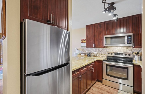 Kihei Condo | Kamaole Sands 10-307, Ocean View, Large Lanai, Twin Murphy Beds, Split-AC, Wi-Fi