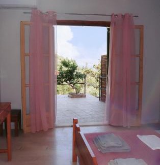 Katavolos Apartment | Kaminaki Seaview Apartments