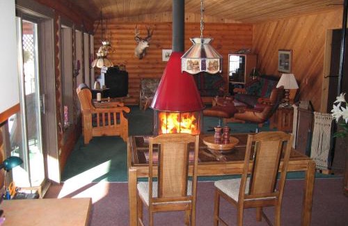 Kamloops Bed & Breakfast | Kamloops Log Home Bed and Breakfast